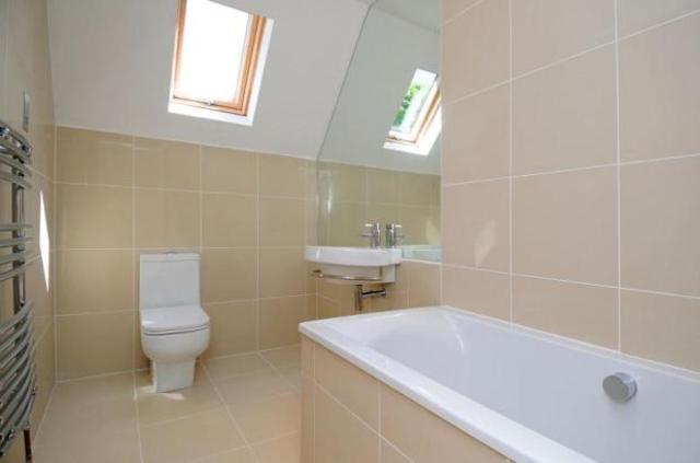  Image of 5 Bedroom Detached to rent at London, SE9 4RH