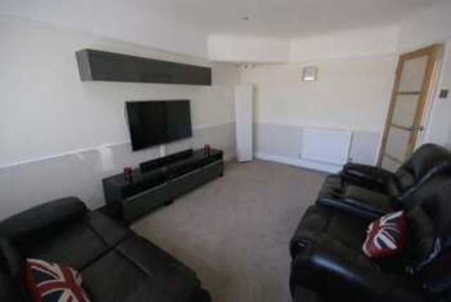  Image of 4 Bedroom Detached for sale at White Hart Lane Portchester Fareham, PO16 9BH