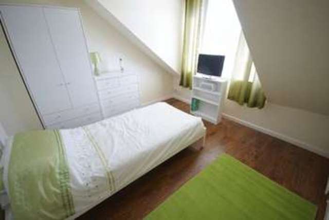  Image of 4 Bedroom Detached for sale at White Hart Lane Portchester Fareham, PO16 9BH