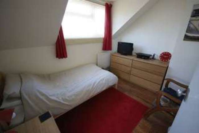  Image of 4 Bedroom Detached for sale at White Hart Lane Portchester Fareham, PO16 9BH