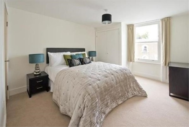 Image of 1 Bedroom Flat to rent at EARLS COURT, SW5 9NR