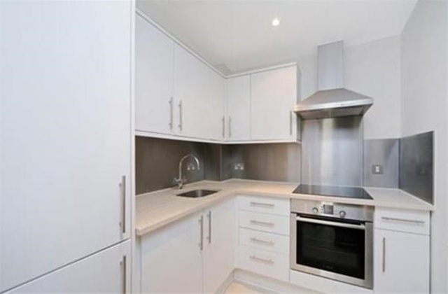  Image of 1 Bedroom Flat to rent at EARLS COURT, SW5 9NR