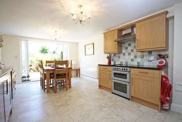  Image of 3 Bedroom Detached for sale at Reigate, RH2 9HS