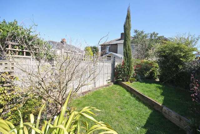  Image of 3 Bedroom Detached for sale at Reigate, RH2 9HS