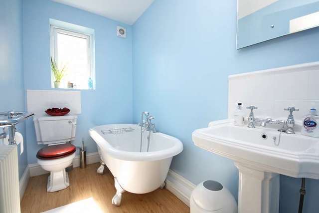  Image of 3 Bedroom Detached for sale at Reigate, RH2 9HS