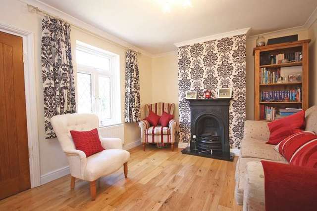  Image of 3 Bedroom Detached for sale at Reigate, RH2 9HS