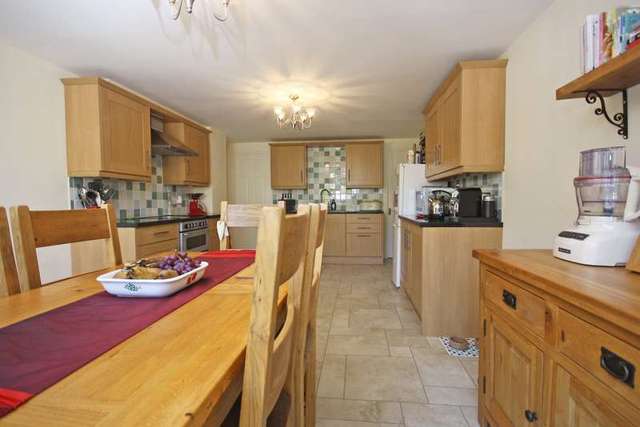  Image of 3 Bedroom Detached for sale at Reigate, RH2 9HS
