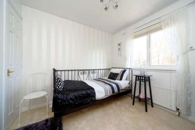  Image of 3 Bedroom End of Terrace for sale at Kingfisher Gardens  Glasgow, G13 4QP