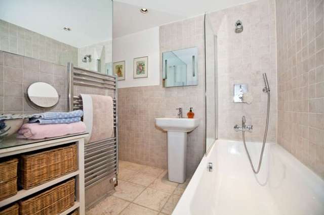  Image of 2 Bedroom Flat for sale at Chiswick, W4 5ED