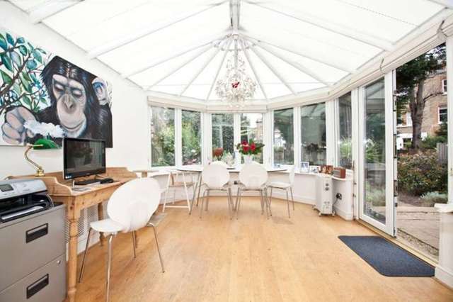  Image of 2 Bedroom Flat for sale at Chiswick, W4 5ED