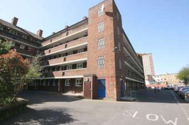  Image of 2 Bedroom Flat to rent at Alden House Hackney London, E8 4RA