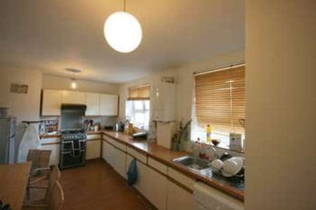  Image of 2 Bedroom Flat to rent at Alden House Hackney London, E8 4RA