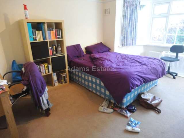  Image of 6 Bedroom Semi-Detached to rent at Alexandra Road  Reading, RG1 5PP