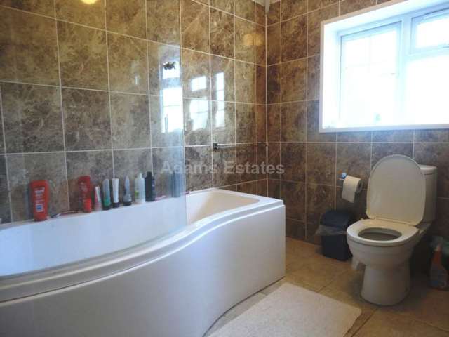  Image of 6 Bedroom Semi-Detached to rent at Alexandra Road  Reading, RG1 5PP