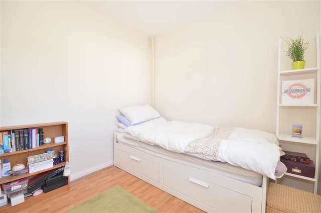  Image of 2 Bedroom Terraced for sale at Carshalton Surrey Carshalton, SM5 2EX