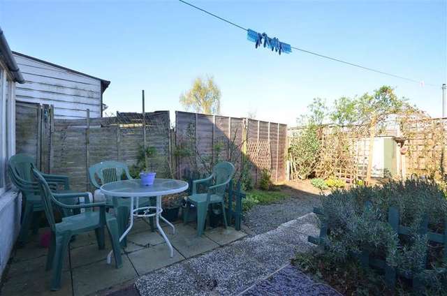  Image of 2 Bedroom Terraced for sale at Carshalton Surrey Carshalton, SM5 2EX