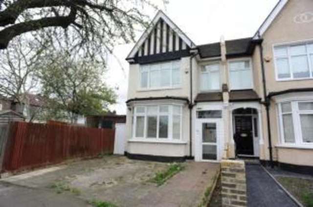  Image of 3 Bedroom Detached for sale at London  Bellingham, SE6 2NN