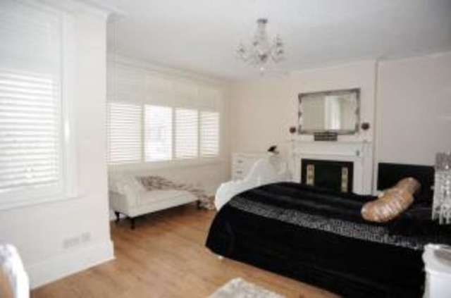  Image of 3 Bedroom Detached for sale at London  Bellingham, SE6 2NN