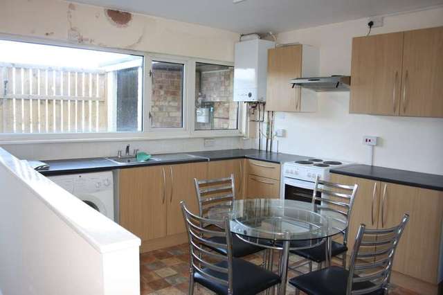  Image of 3 Bedroom Maisonette to rent at Stevenage, SG1 1NA