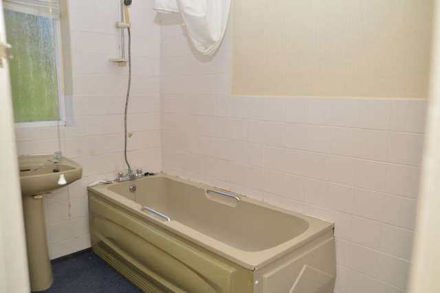  Image of 1 Bedroom Flat for sale at Westcliff-on-Sea Prittlewell, SS0 9JW