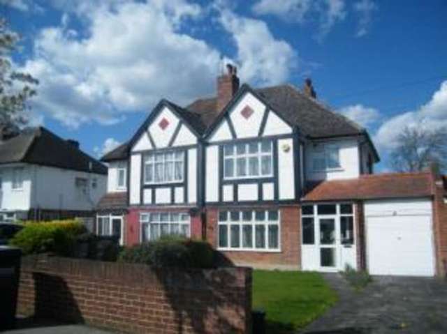  Image of 3 Bedroom Semi-Detached for sale at Shirley Croydon Shirley, CR0 8AE