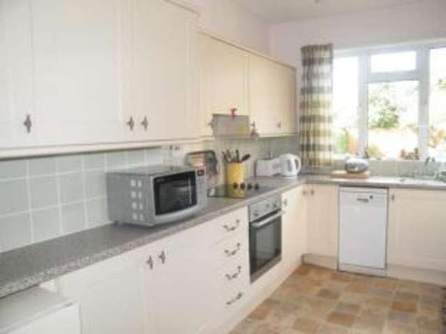  Image of 3 Bedroom Semi-Detached for sale at Shirley Croydon Shirley, CR0 8AE