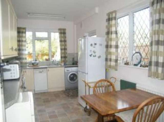  Image of 3 Bedroom Semi-Detached for sale at Shirley Croydon Shirley, CR0 8AE