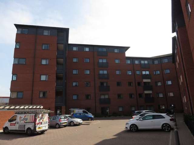  Image of 2 Bedroom Flat for sale at Wolverhampton, WV10 0AX