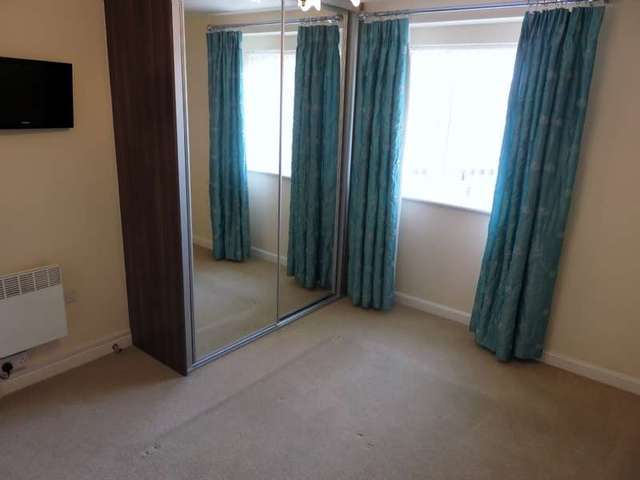  Image of 2 Bedroom Flat for sale at Wolverhampton, WV10 0AX