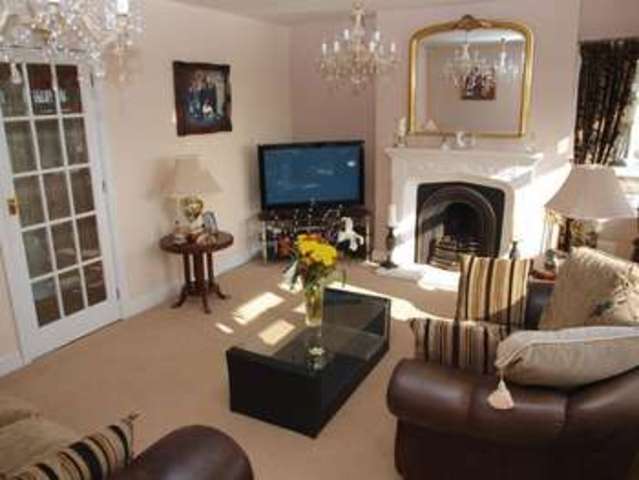  Image of 3 Bedroom Detached for sale at Broad Lane Burnedge Rochdale, OL16 4QD