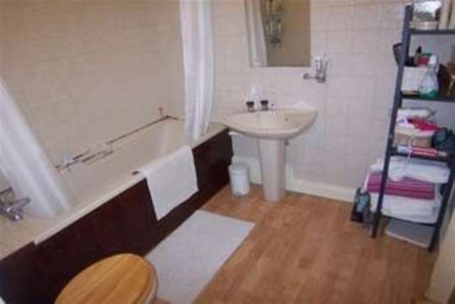  Image of Studio to rent at Buckhurst Hill, IG9 5DT