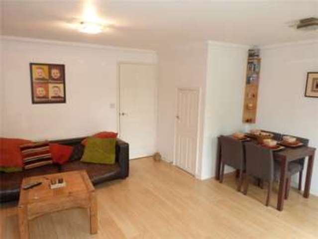  Image of 3 Bedroom Semi-Detached to rent at Bracknell Berkshire Popeswood, RG12 8DA
