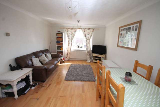  Image of 2 Bedroom Flat for sale at Canada Road  Erith, DA8 2HE
