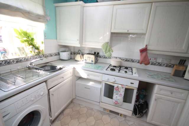  Image of 2 Bedroom Flat for sale at Canada Road  Erith, DA8 2HE