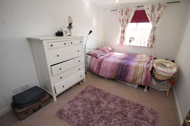  Image of 2 Bedroom Flat for sale at Canada Road  Erith, DA8 2HE