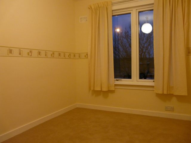  Image of 3 Bedroom Flat to rent at Grangemouth Falkirk Falkirk, FK3 8PB