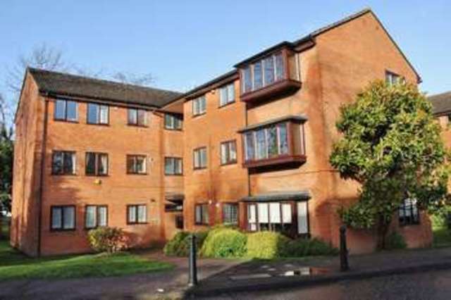  Image of 2 Bedroom Flat to rent at Church Road  Buckhurst Hill, IG9 5RN
