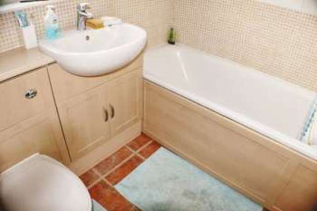  Image of 2 Bedroom Flat to rent at Church Road  Buckhurst Hill, IG9 5RN