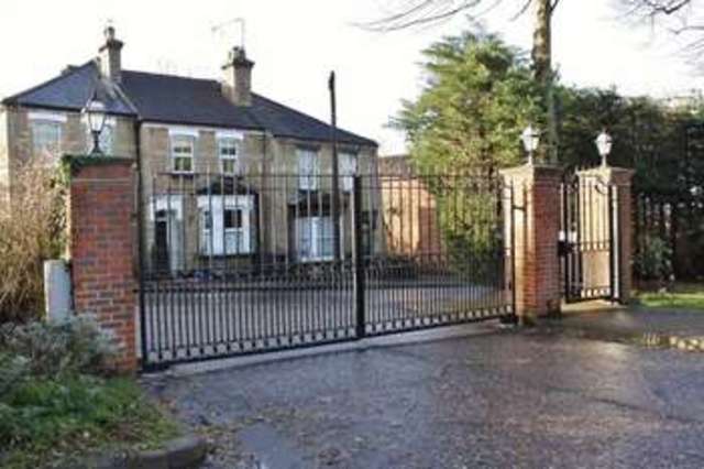  Image of 2 Bedroom Flat to rent at Church Road  Buckhurst Hill, IG9 5RN