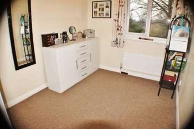  Image of 2 Bedroom Flat to rent at Church Road  Buckhurst Hill, IG9 5RN