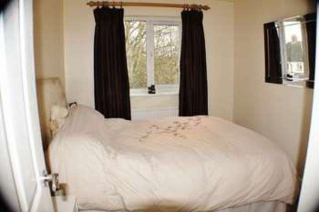  Image of 2 Bedroom Flat to rent at Church Road  Buckhurst Hill, IG9 5RN