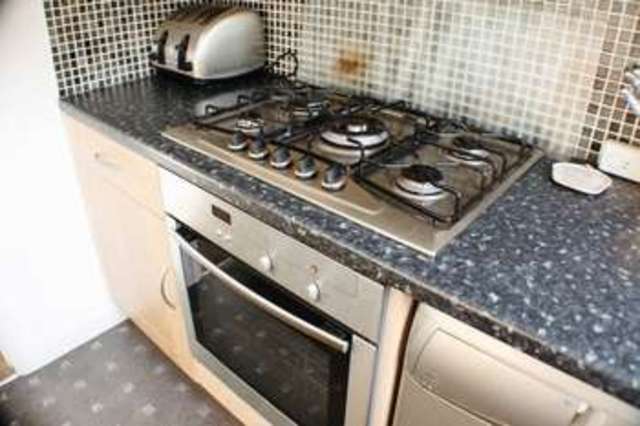  Image of 2 Bedroom Flat to rent at Church Road  Buckhurst Hill, IG9 5RN