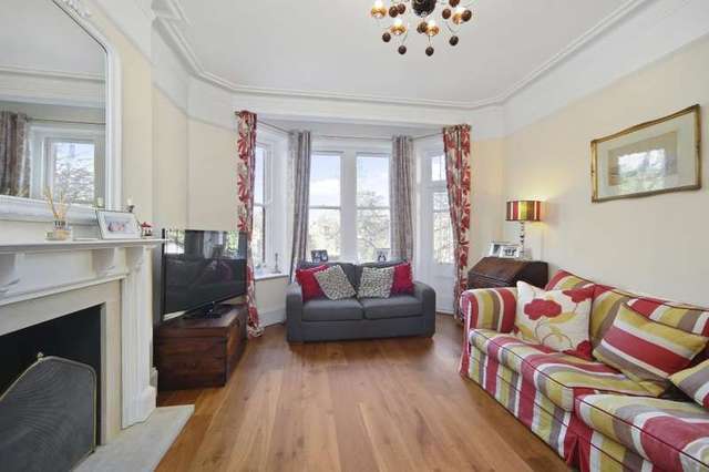  Image of 3 Bedroom Flat to rent at Cornwall Mansions  Cremorne Road, SW10 0PE