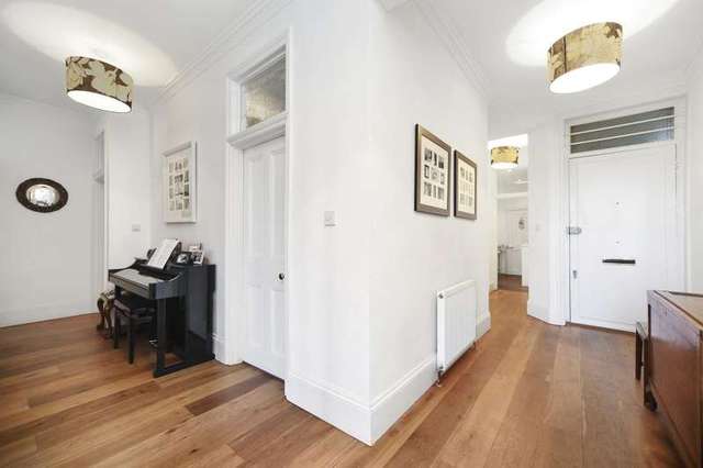  Image of 3 Bedroom Flat to rent at Cornwall Mansions  Cremorne Road, SW10 0PE