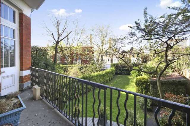  Image of 3 Bedroom Flat to rent at Cornwall Mansions  Cremorne Road, SW10 0PE