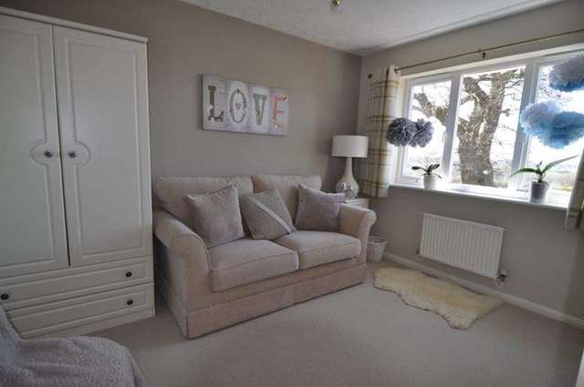  Image of 4 Bedroom Property for sale at Defford Close  Redditch, B97 5WR