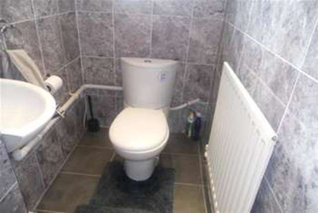  Image of 2 Bedroom Detached to rent at Birmingham, B32 4JT