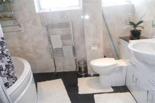  Image of 2 Bedroom Detached to rent at Birmingham, B32 4JT