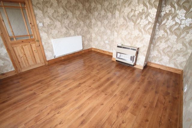  Image of 3 Bedroom Terraced to rent at Dutton Close  Bristol, BS14 8BX