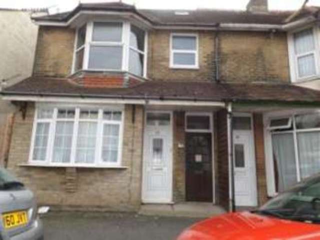  Image of 2 Bedroom Flat for sale at East Cowes Isle of Wight East Cowes, PO32 6ET